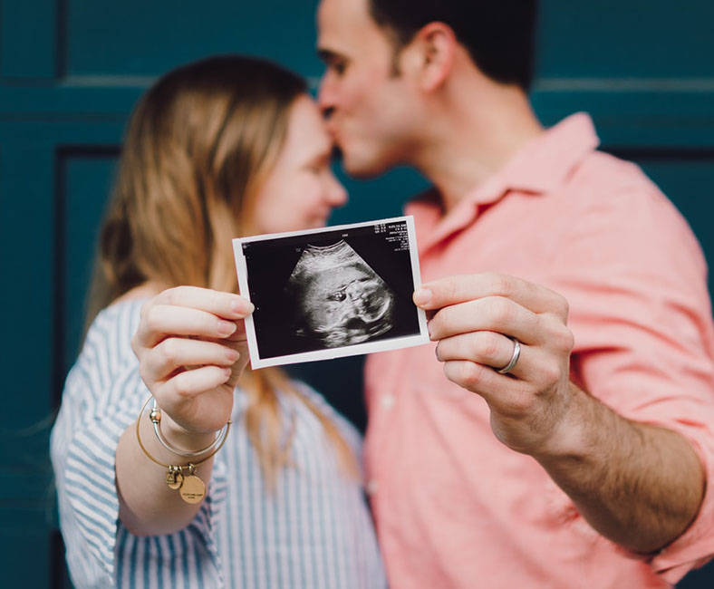 Une échographie d'un bébé